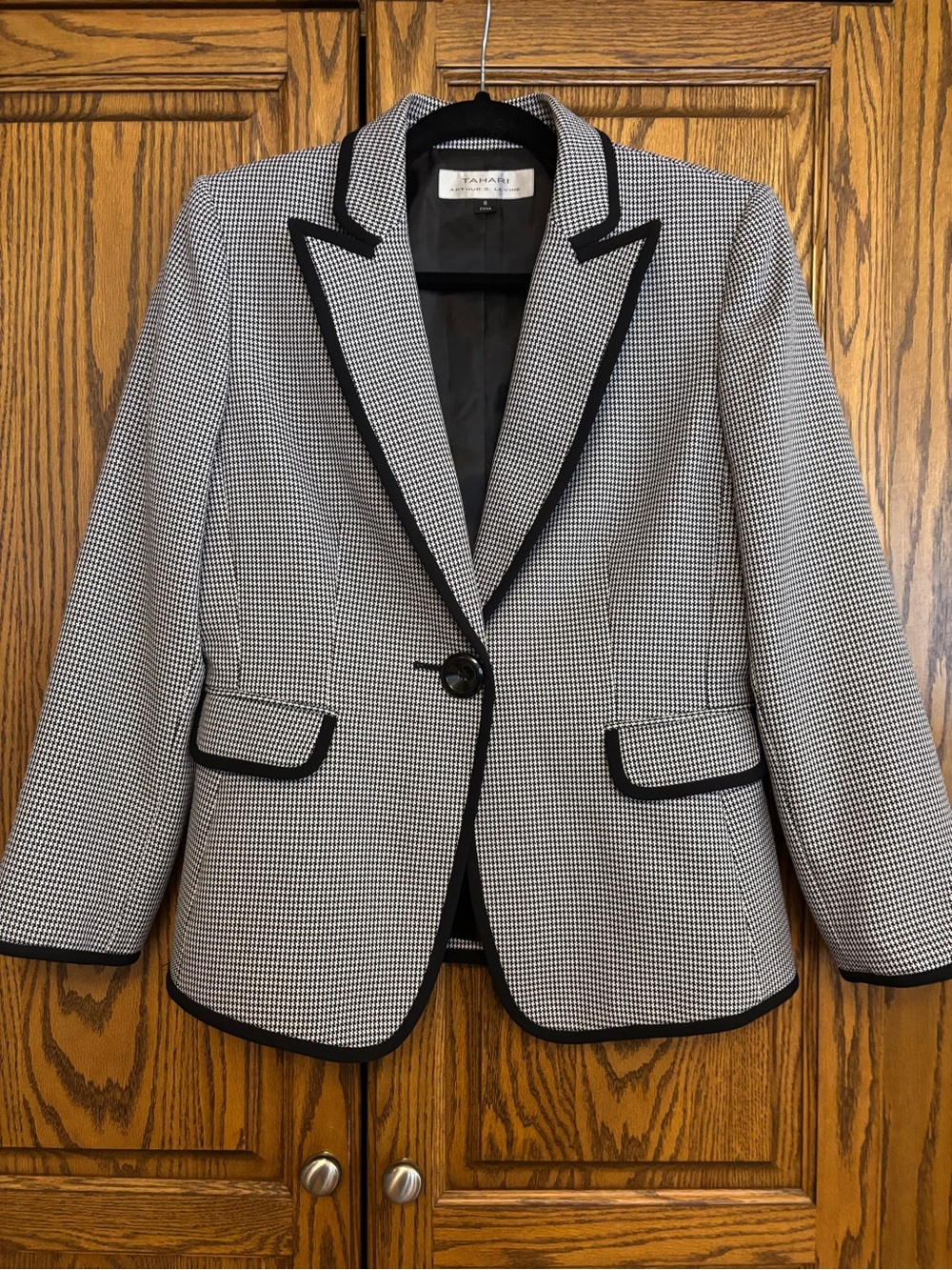 Tahari Black & White Houndstooth Blazer - Single Button Women's Jacket size 8